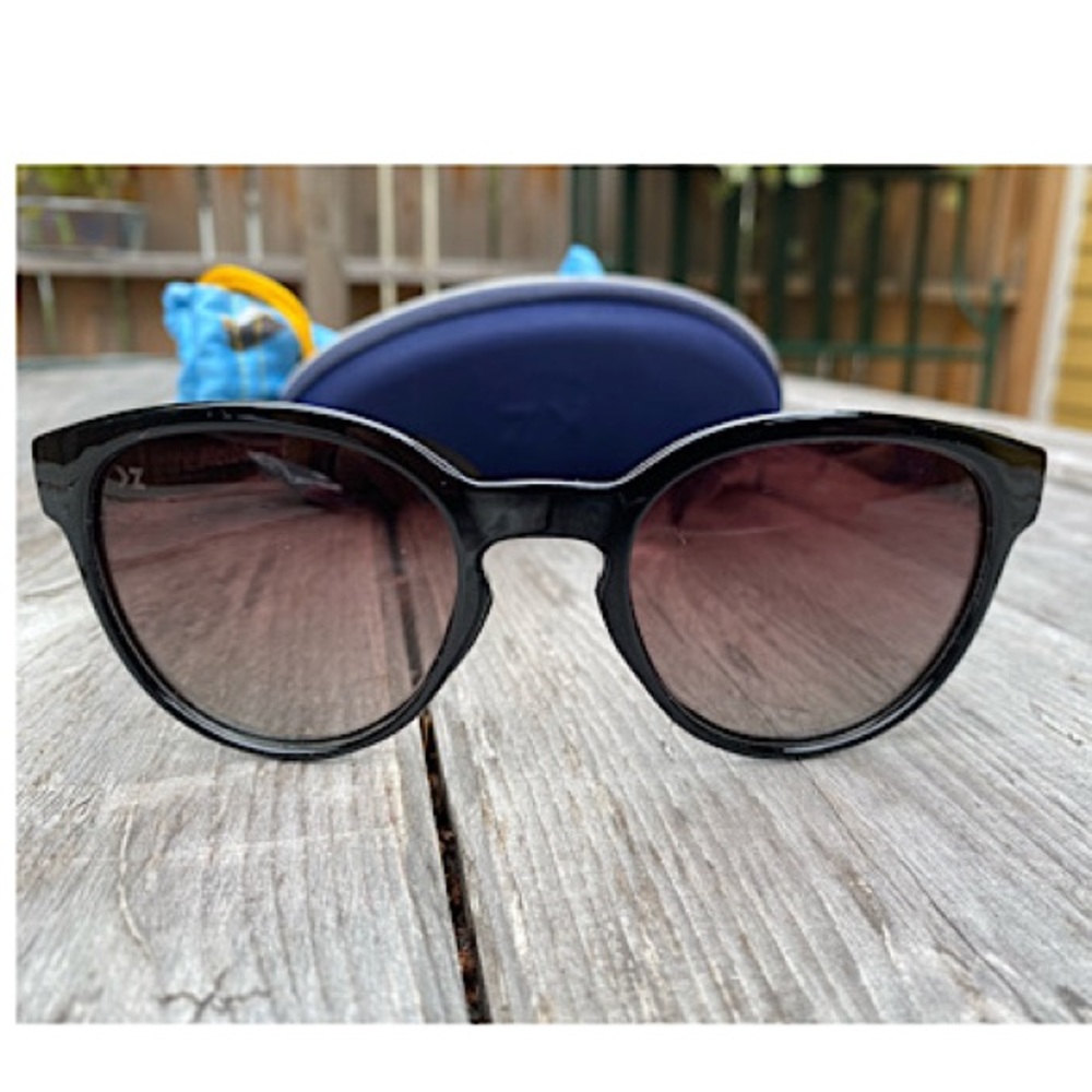 KZ Gear floating sunglasses. Black /black frame